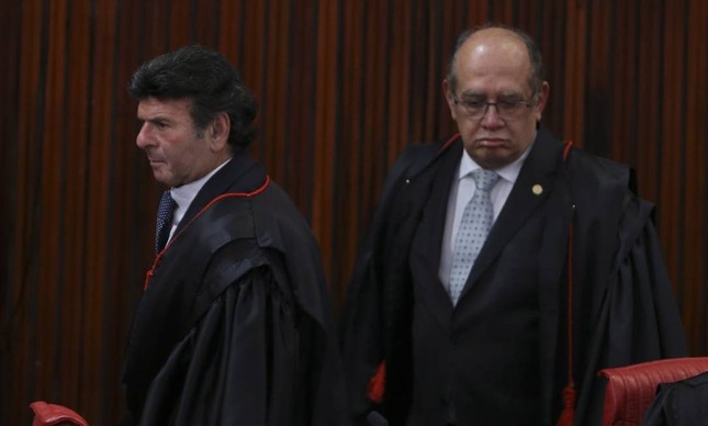 Os ministros do Supremo Tribunal Federal Luiz Fux e Gilmar Mendes na última sessão do TSE em 2016 