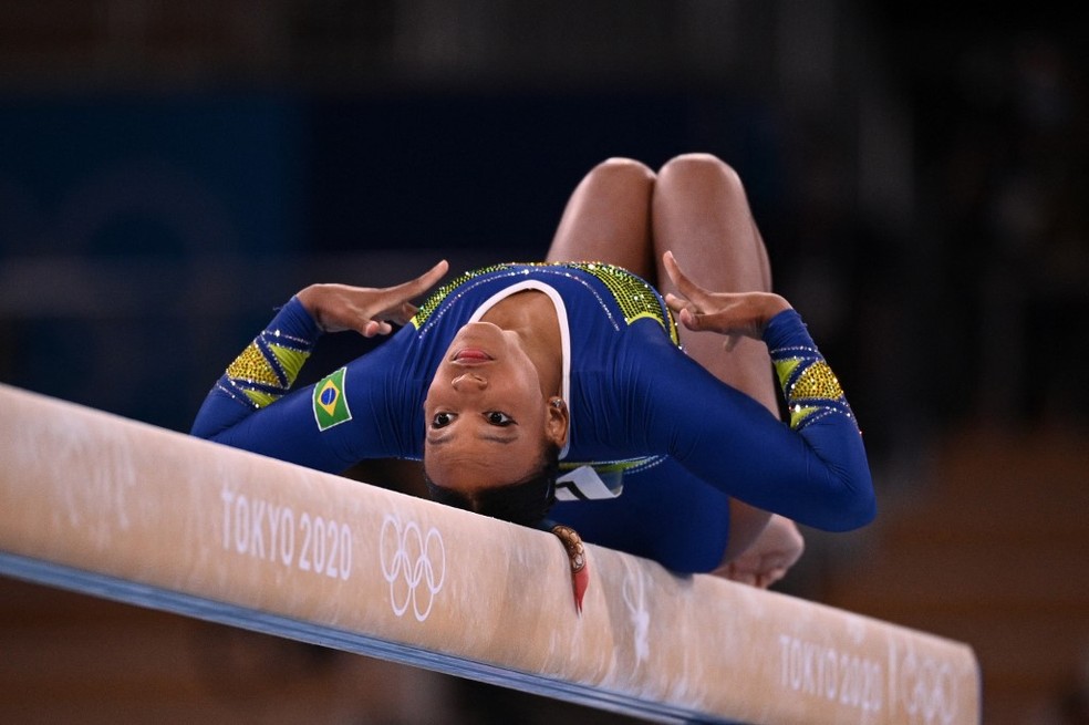 Imagem de Rebeca Andrade, medalhista nas Olimpíadas de Tóquio 2021 — Foto: Martin Bureau / AFP