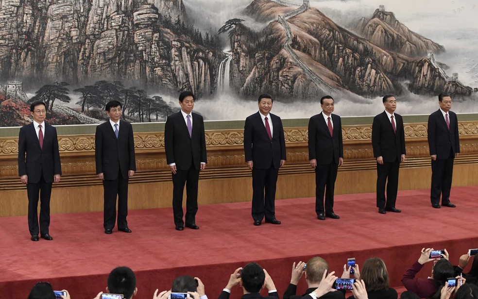 O Comitê Permanente do Politburo da China, o principal órgão de decisão do país, que é liderado por Xi Jinping (Foto: Wang Zhao/AFP)