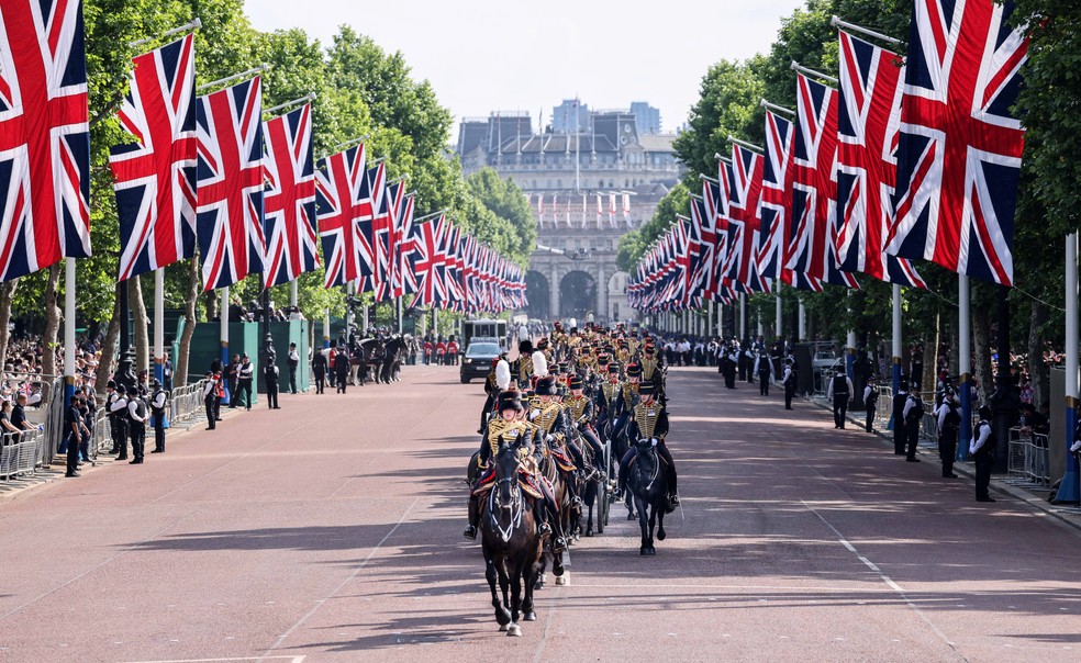 Desfile militar durante comemoração do Jubileu de Platina da Rainha — Foto: Richard Pohle/Pool via REUTERS