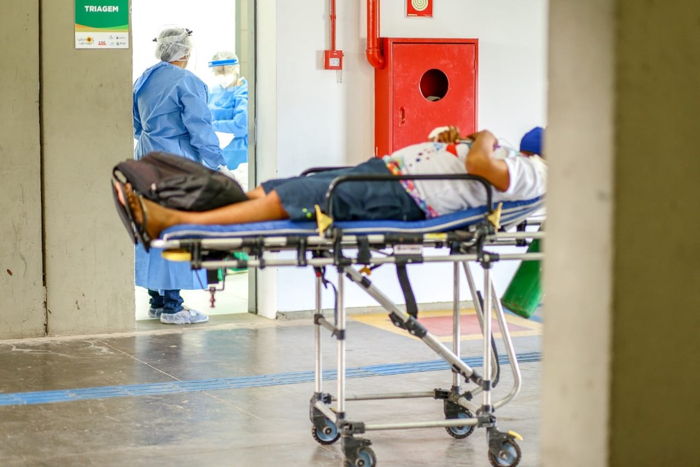 Paciente com Covid-19 aguarda triagem no Hospital de Campanha Estadual, no Ginásio Verdão, em Teresina — Foto: Divulgação/Sesapi