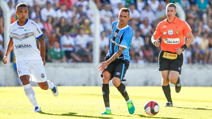 Com vantagem, Grêmio recebe VEC na Arena para decidir vaga na semi
