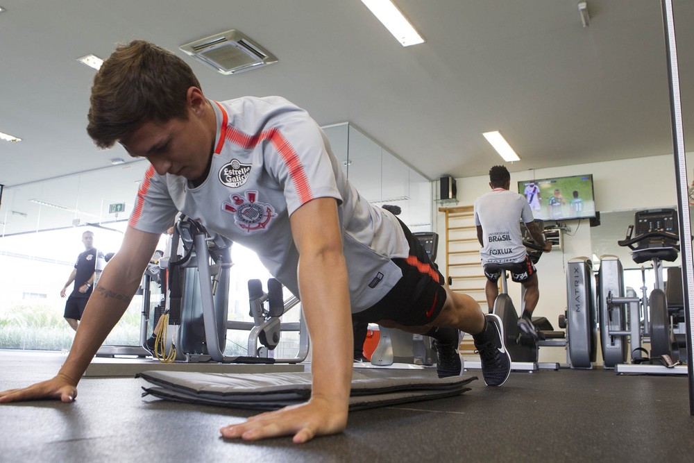Mateus Vital treinará em campo e será apresentado no Corinthians nesta quinta