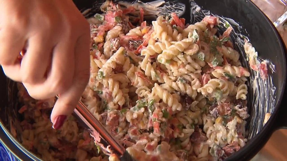 Aprenda A Fazer Salada De Macarrao Com Bacon E Calabresa Receitas Paranaenses G1