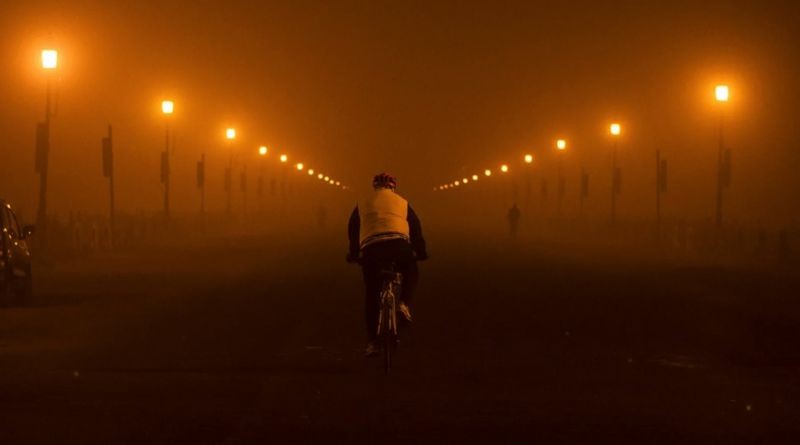 Uma proporção significativa da poluição do ar de Delhi é gerada fora da cidade por queimadas após a colheita (Foto: Getty Images via BBC News)