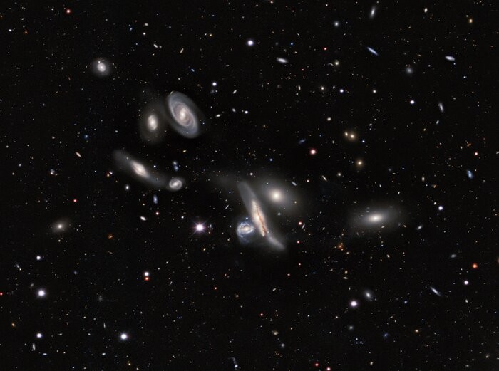 O grupo de galáxias Copeland Septet, na constelação de Leão, aparece no novo mapa do Universo que mostra mais de 1 bilhão de galáxias (Foto: KPNO/CTIO/NOIRLab/NSF/AURA/Legacy Imaging Survey)