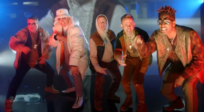 Elenco comemora 20 anos de O Senhor dos Anéis com clipe de rap (Foto: Reprodução/YouTube)