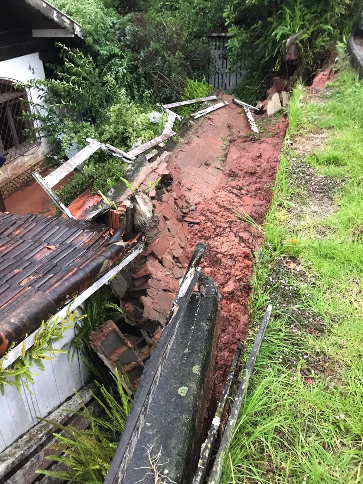 Chuva Deixa Ao Menos Três Famílias Desabrigadas E Causa Estragos Em Campos Do Jordão Vale Do 