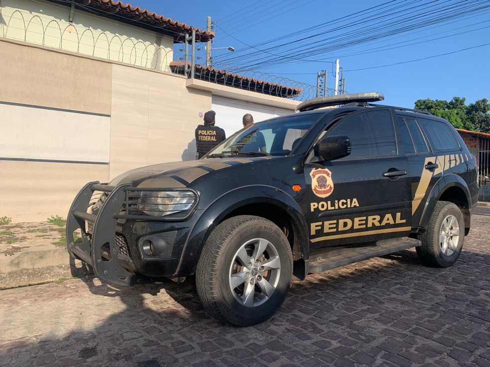 Polícia Federal realiza operação contra grupo que estaria inserindo dados falsos no SUS para desviar dinheiro público — Foto: Divulgação/PF