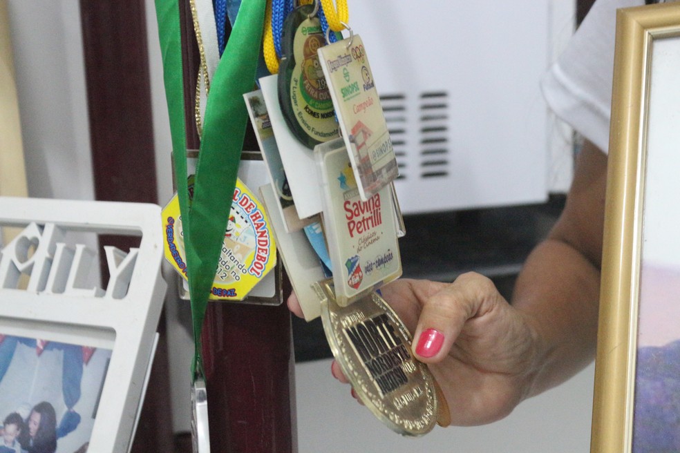 Mãe de Patrik guarda todas as medalhas e recordações do filho (Foto: Roberto Araújo/G1 PI)