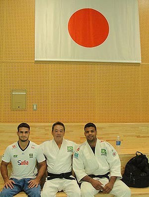 Seleção masculina de judô treina com equipe olímpica japonesa (Foto: Divulgação / CBJ)