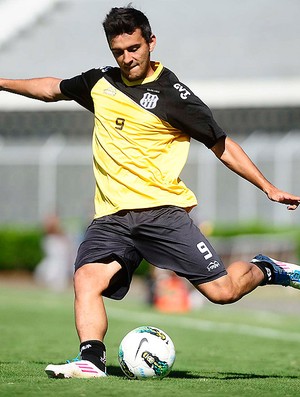 Uendel treino ponte preta (Foto: Marcos Ribolli / Globoesporte.com)