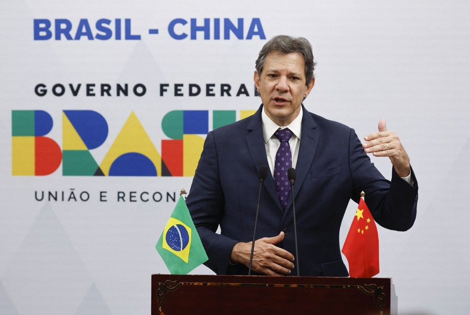 Ministro da Fazenda Fernando Haddad durante conferência de imprensa na Embaixada do Brasil, em Pequim