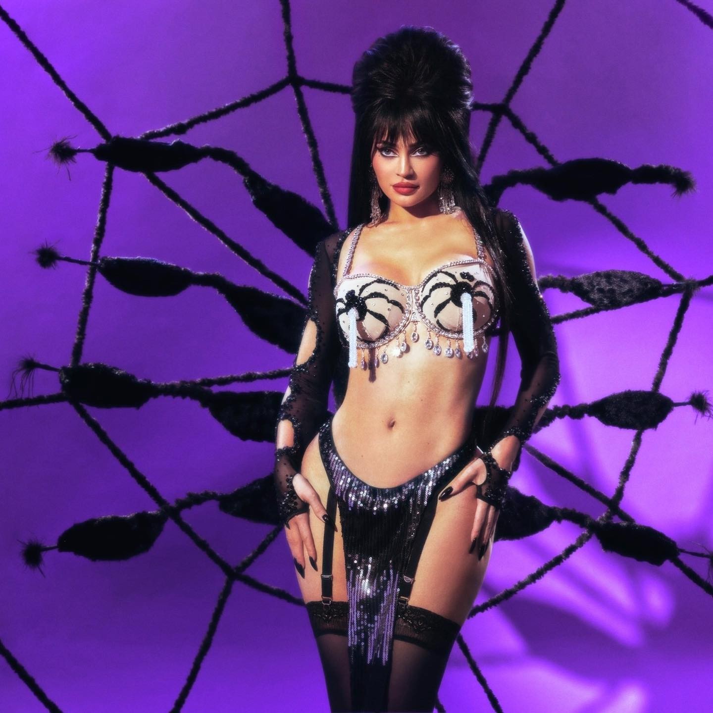 Kylie Jenner como Elvira — Foto: Reprodução/Instagram