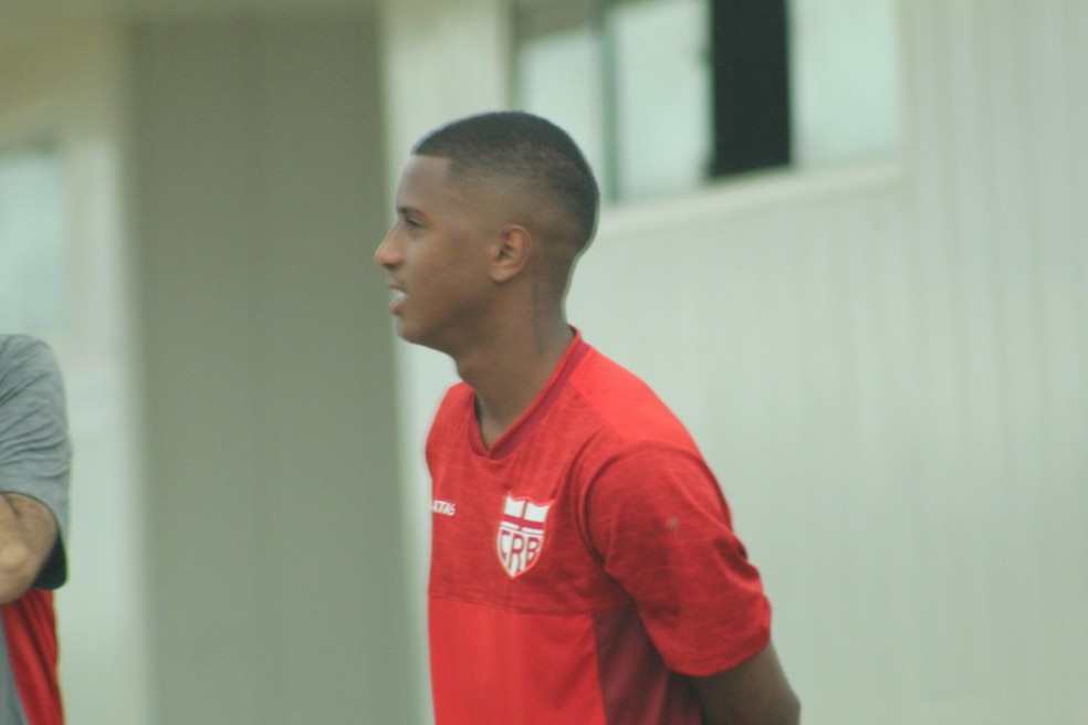 Bill treinou pouco no CT do CRB — Foto: Mac Cavalcante / GloboEsporte.com