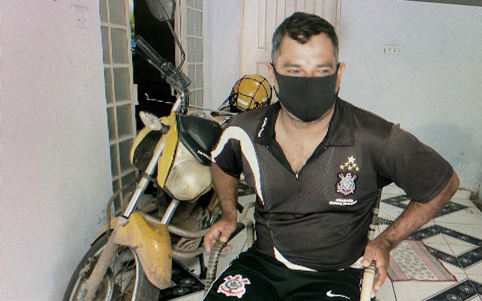 Kleber Coelho é mototaxista e fazia um trabalho extra de flanelinha quando encontrou a carteira com R$ 1,2 mil. — Foto: Divulgação/Redes sociais