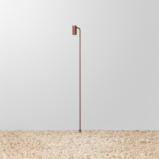 Luminária "Less", de alumínio, disponível nas aturas 30 cm, 60 cm e 90 cm, de Fernando Prado. Lumini, a partir de R$ 1.202
