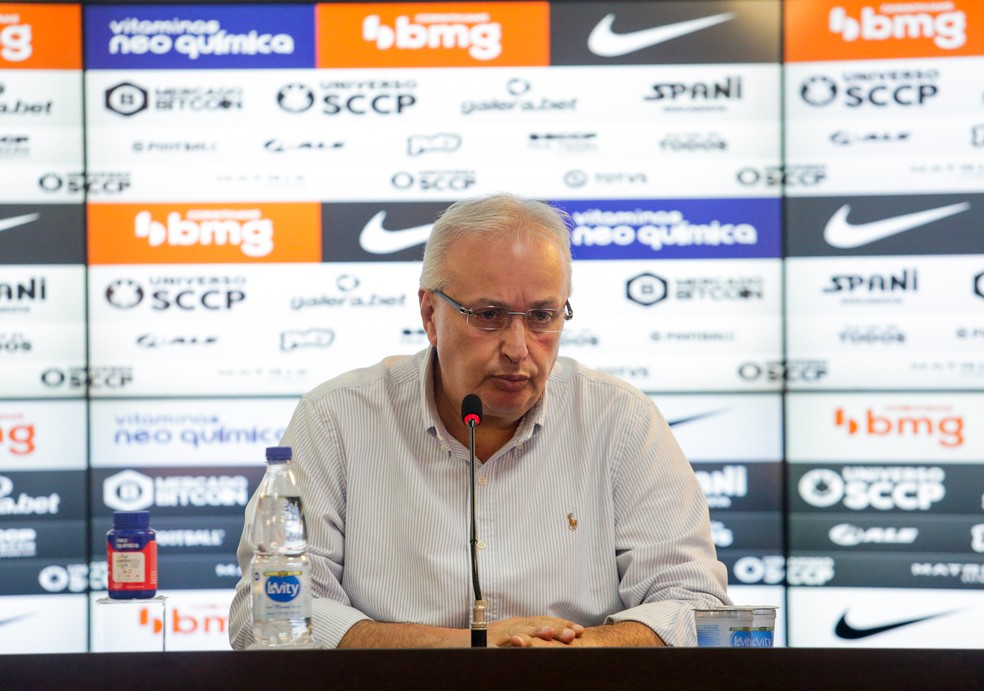 Novo reforço na área, diretoria discute substitutos para vaga de Jô
