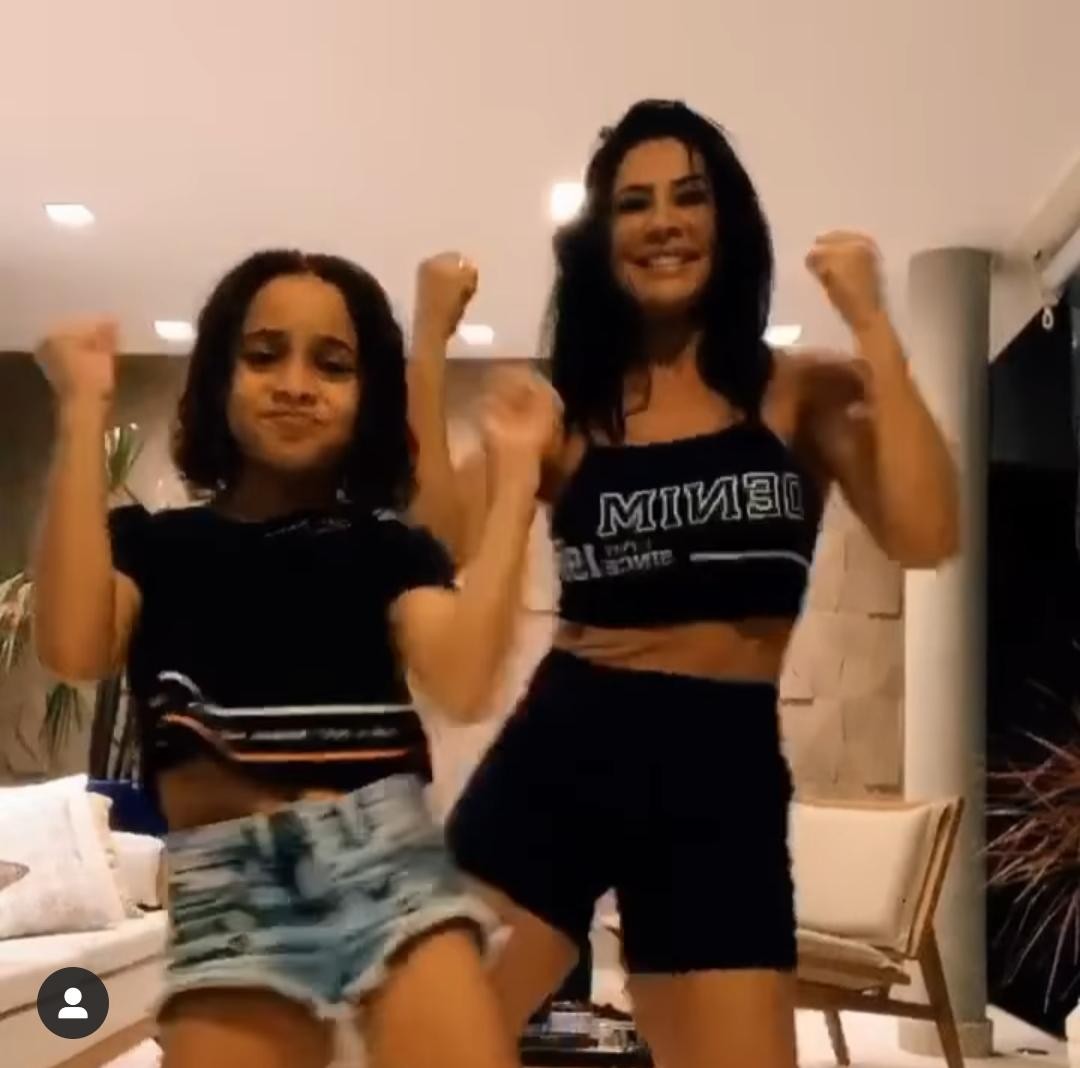Scheila Carvalho dança com a filha em vídeo na web: a bichinha arrasa! -  GQ | Musa