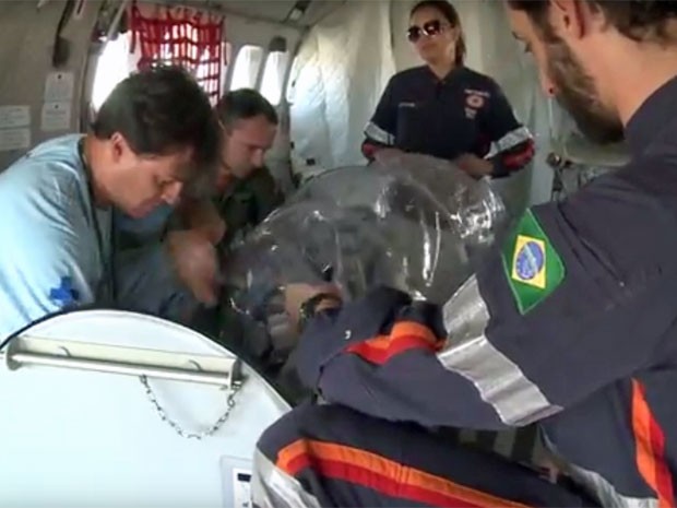 Avião da FAB foi adaptado para o transporte do paciente com suspeita de ter ebola (Foto: Reprodução / FAB TV)