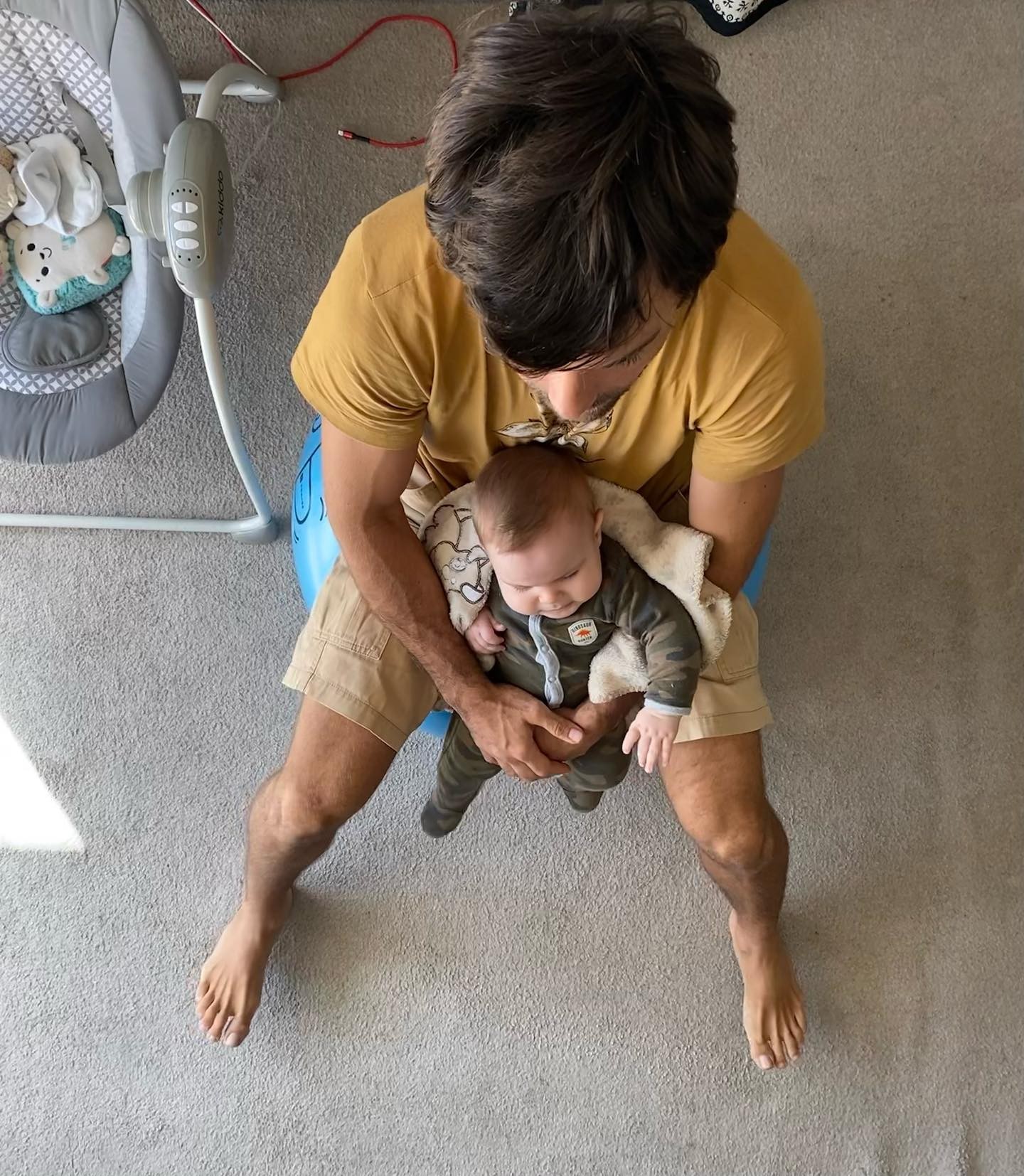 Kayky Brito encanta em sequência de fotos com o filho, Kael (Foto: Reprodução / Instagram)