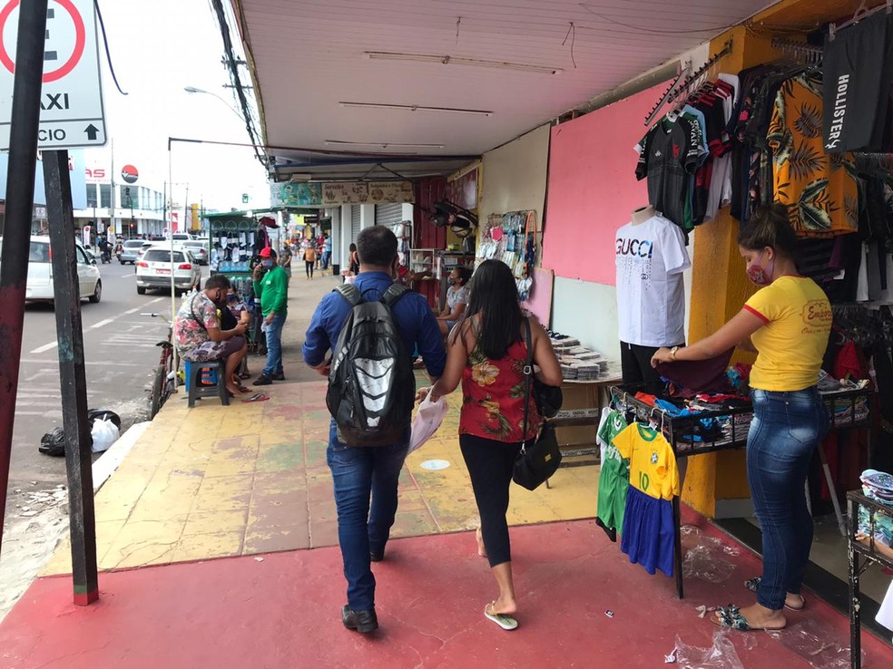 Movimento intenso no comércio marca 4ª fase de reabertura em Macapá, no dia 31 de julho — Foto: Caio Coutinho/G1