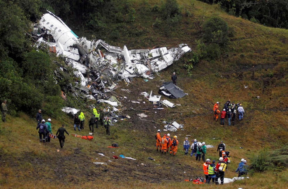 Avião que caiu com a delegação da Chapecoense na Colômbia — Foto: Agência Reuters
