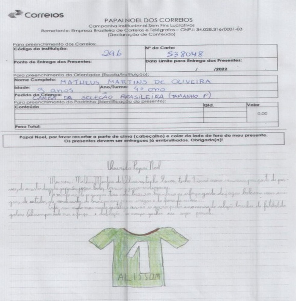 Matheus Martins, de 9 anos, quer uma blusa da seleção brasileira  — Foto: Foto: Correios/Reprodução 