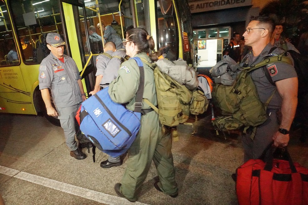 Bombeiros embarcam para a Turquia  — Foto: Governo de SP/Divulgação