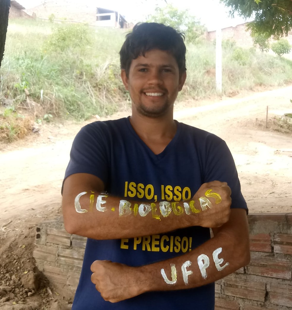 Cassiano Oliveira, de Passira,  aluno do curso de Cincias Biolgicas da UFPE — Foto: Reproduo/Arquivo pessoal