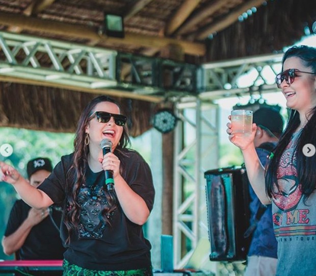 Maiara e Maraísa curtem festa de gravadora (Foto: Reprodução/Instagram)