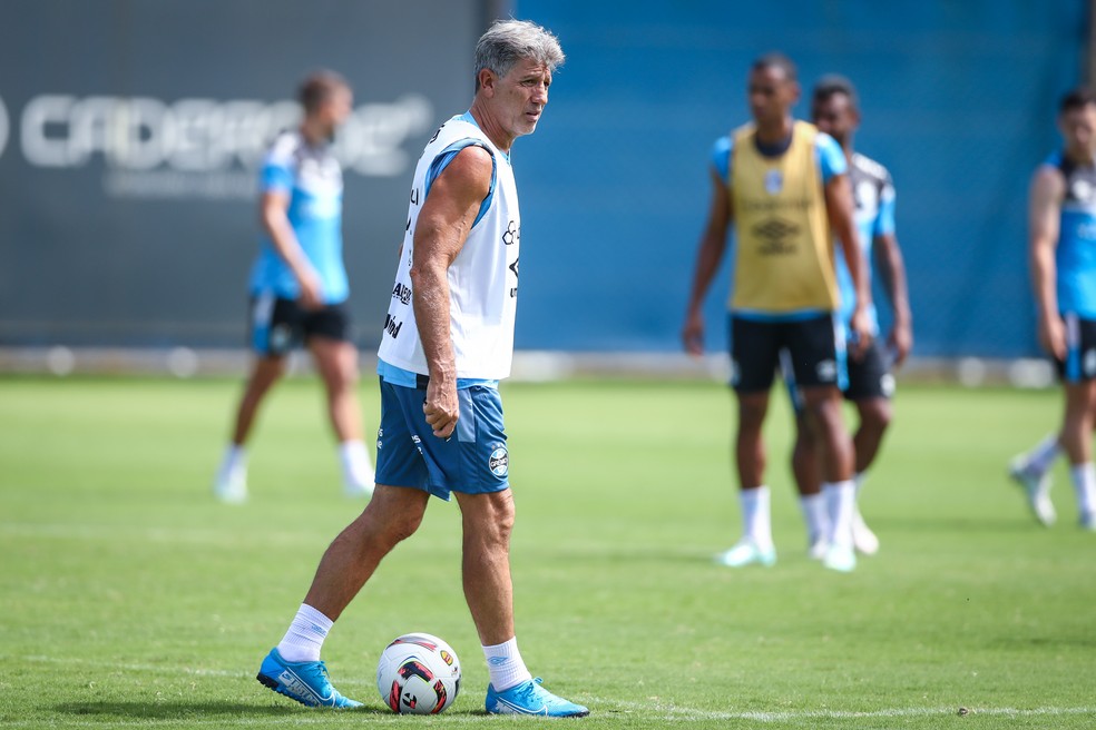 Renato Portaluppi em treino do Grêmio no CT Luiz Carvalho — Foto: Lucas Uebel/Grêmio