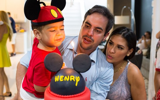 Simone com o marido, Kaká Mendes e o filho, Henry