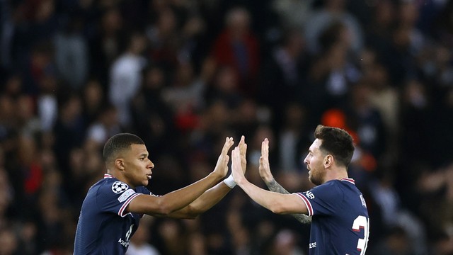 Mbappé e Messi fizeram os gols do Paris Saint-Germain contra o RB Leipzig