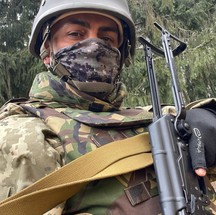O soldado voluntário brasileiro André Hack Bahi, que lutava ao lado das forças da Ucrânia desde o final de fevereiro — Foto: Reprodução / Facebook