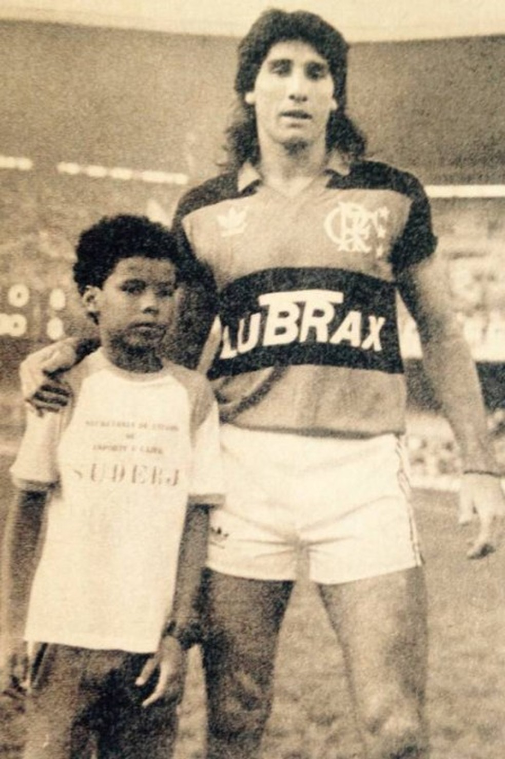 Jair Ventura, o gandula, e Renato Gaúcho, o ídolo, em 88, no Maracanã (Foto: Nilton Claudino/Reprodução)