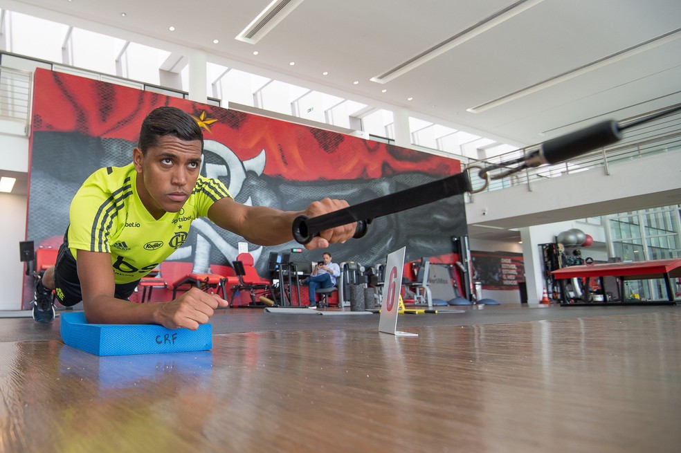 Pedro Rocha faz trabalho físico para estrear pelo Flamengo — Foto: Alexandre Vidal / Flamengo