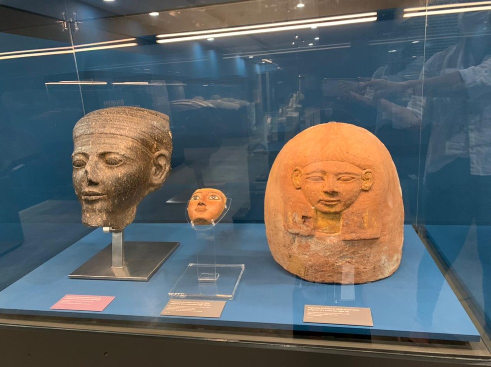 Peças de sarcófagos egípcios da mostra Egito Antigo: do cotidiano à eternidade, no CCBB de Brasília — Foto: G1 DF