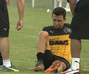 Fillipe Soutto se lesiona em treino na Bahia (Foto: Globo Esporte\TV Globo Minas)