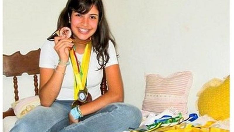 De origem pobre, Tabata conquistou mais de quarenta medalhas em olímpiadas de matemáticas e ciências (Foto: Reprodução/Facebook via BBC News Brasil)