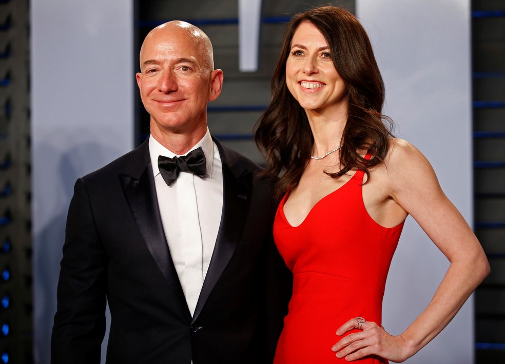 MacKenzie Bezos ao lado do ex-marido, Jeff Bezos, em imagem de arquivo. — Foto: Danny Moloshok/Foto de arquivo/Reuters