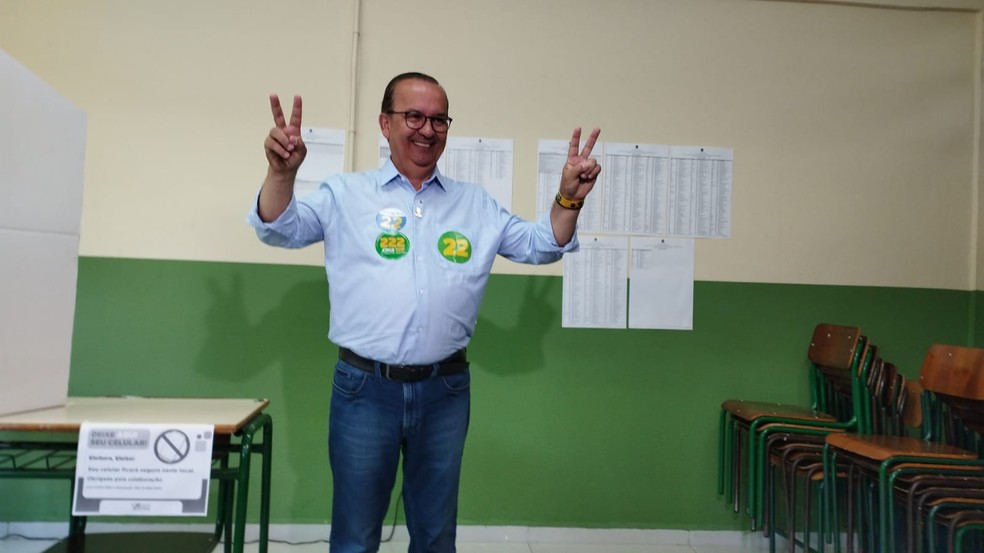 Candidato Jorginho Mello (PL) votou no Oeste catarinense — Foto: Cleiton Cesar/ NSC