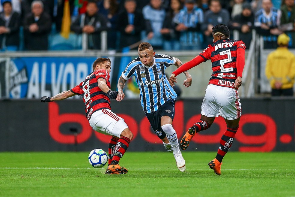 Everton foi observado por olheiros europes no jogo contra o Flamengo (Foto: Lucas Uebel/Divulgação Grêmio)
