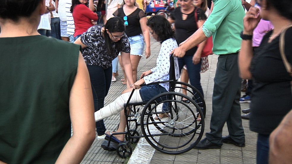 Sobrevivente de colisão lamenta perda da colega: 'se foram todos os sonhos' (Foto: TV Verdes Mares/Reprodução)