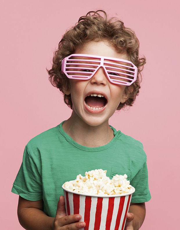 Menino Comendo Pipoca (Foto: Thinkstock)