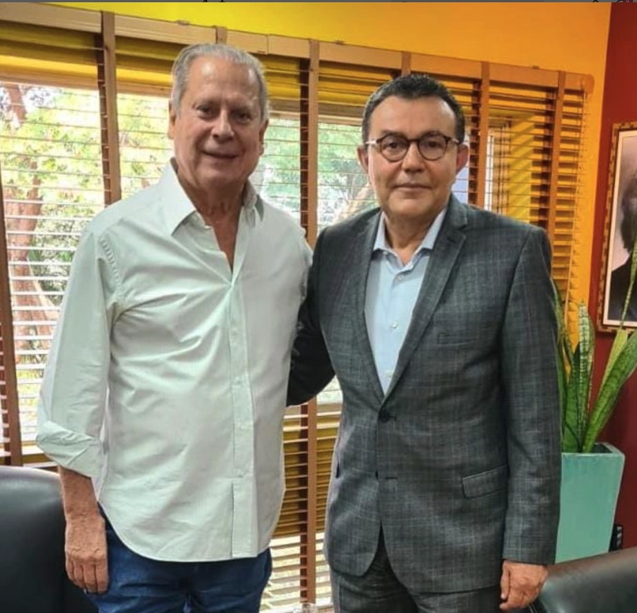 José Dirceu e Carlos Siqueira, do PSB: ex-ministro mantém agenda paralela à pré-campanha presidencial de Lula