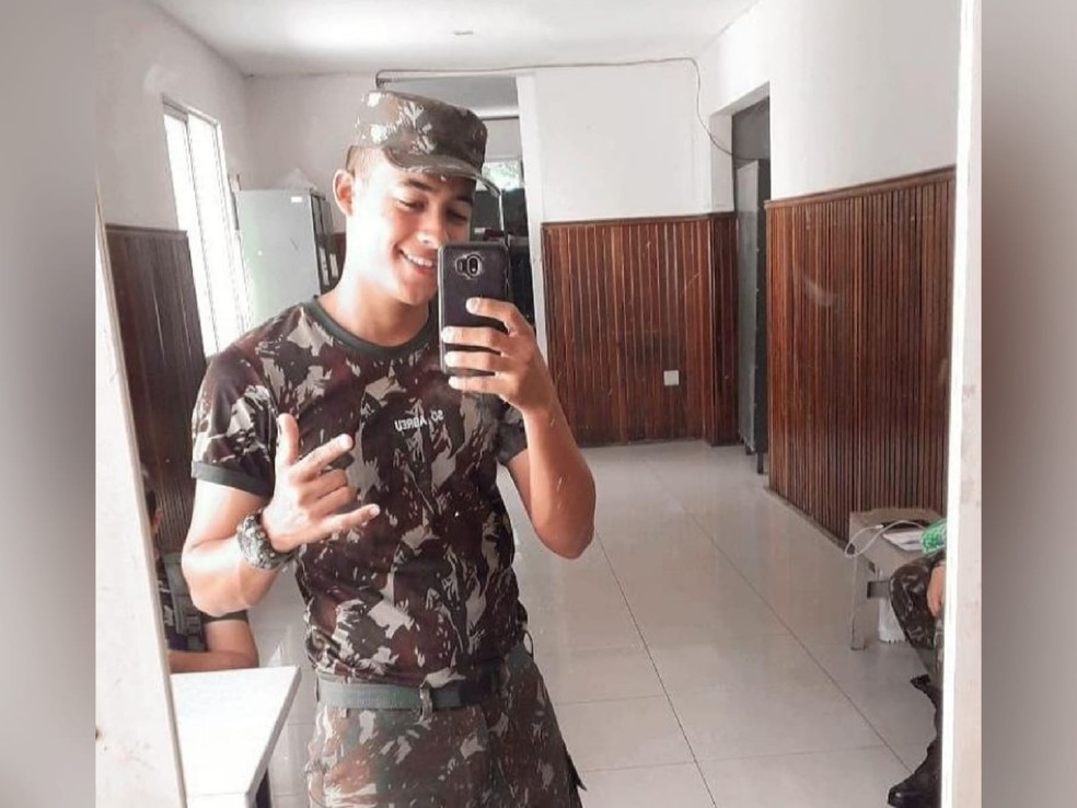 João Pedro Queiroz, de 21 anos  — Foto: Arquivo pessoal/família