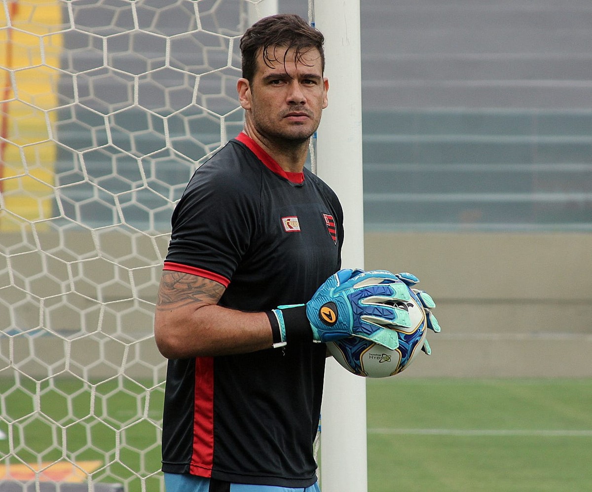 Matheus Cavichioli volta a jogar uma partida oficial pelo Oeste depois de 150 dias oeste ge