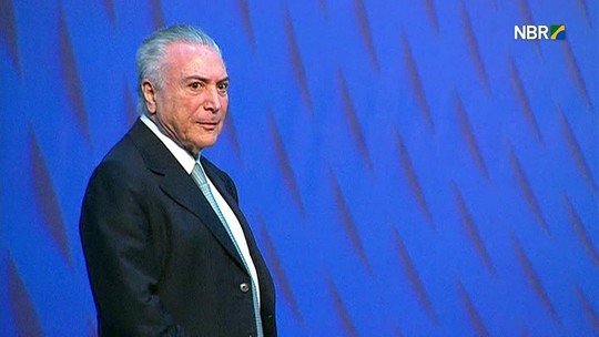 Resultado de imagem para Temer é vaiado no Rio após falar sobre melhoras na economia do país