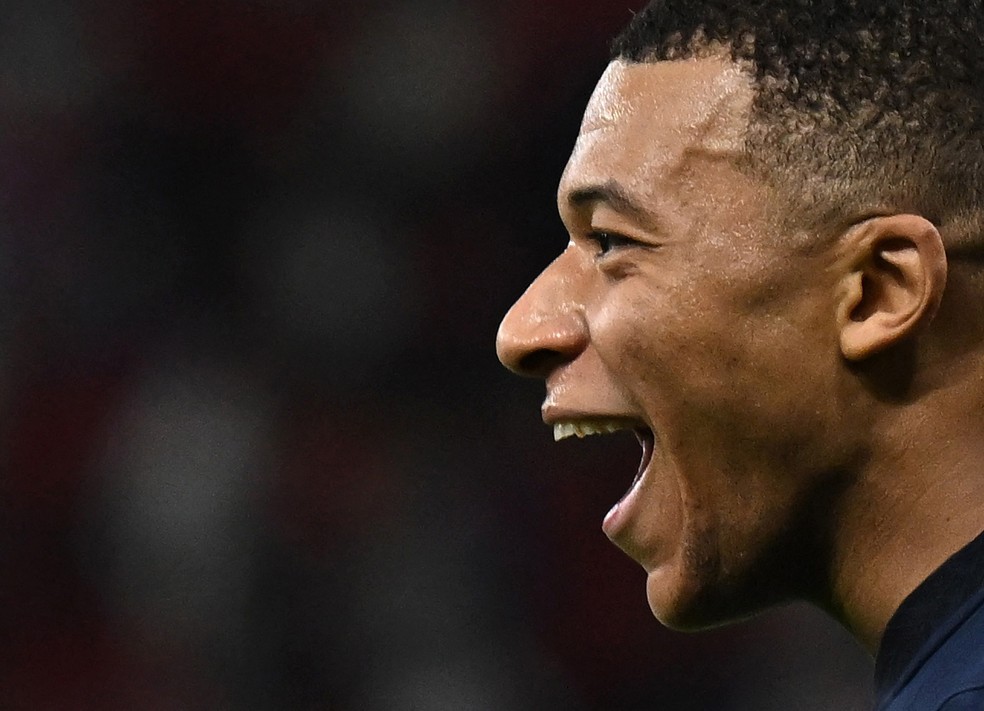 Kylian Mbappe comemora gol contra a Polônia na Copa — Foto: Dylan Martinez/Reuters